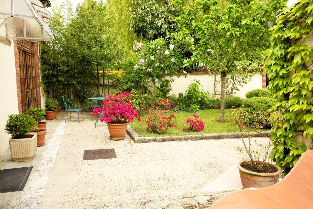 Les Crepinieres Bed & Breakfast Шартър Екстериор снимка